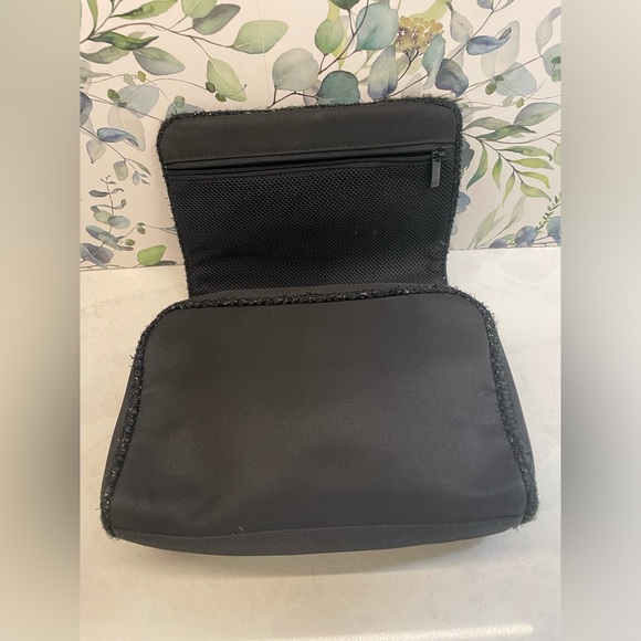 Beautiful Chanel Perfumes Black Makeup Bag/ Traveling Case - Picture 2 of 8